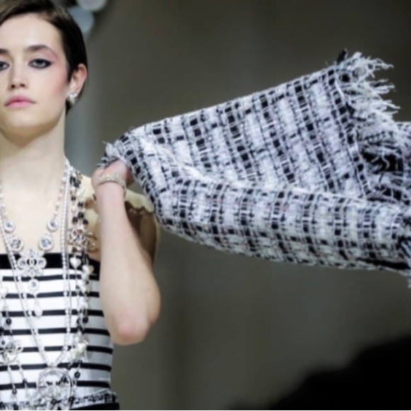 🆕 Karl Lagerfeld Tweed large scarf 🧣 - Picture 2 of 5